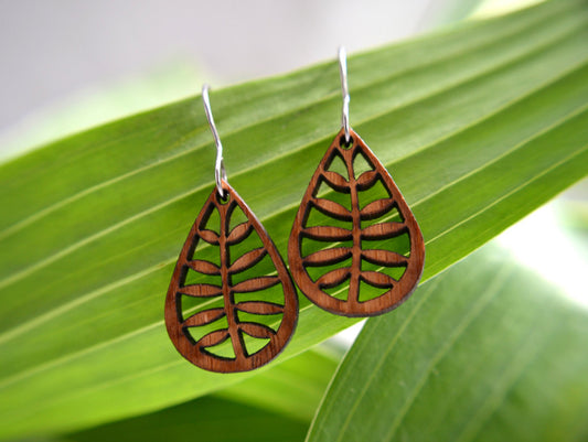 Leafy Earrings in cherry